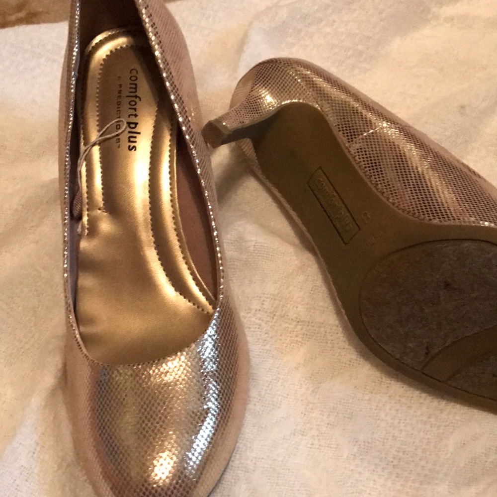 Gold Pumps